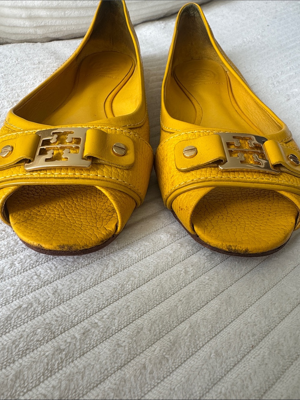 Tory Burch Yellow Flats Size 8.5 - Picture 7 of 13